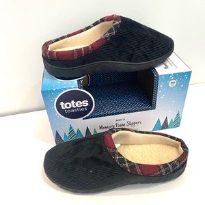 TOTES NWT Mens Medium 8-9 Black Red Plaid Trim Toasties Memory Foam Slippers TM3